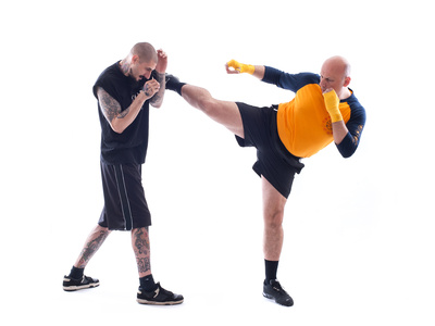Etiopathe Paris: boxe pied poing self défense boxeurs-qui-échangent-un-coup-de-pied