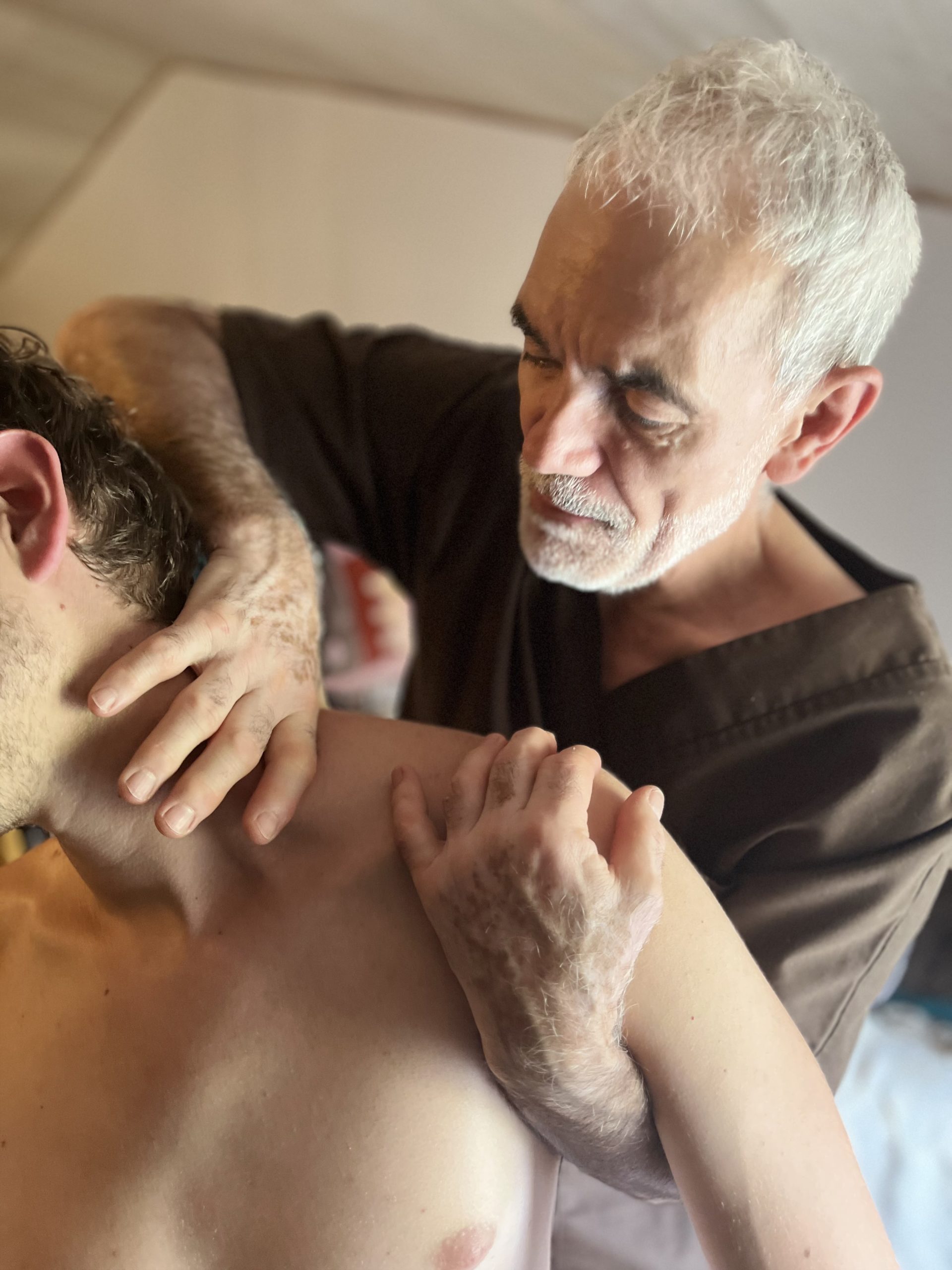 Cou-braun-etiopathe Manipulation de la base du cou